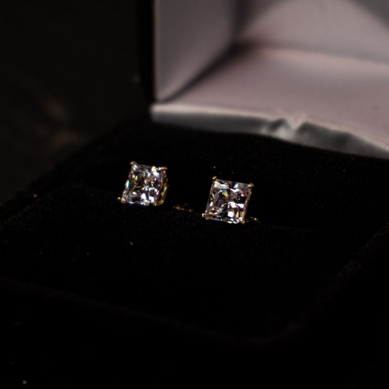 14K Stud Earring Gold Square